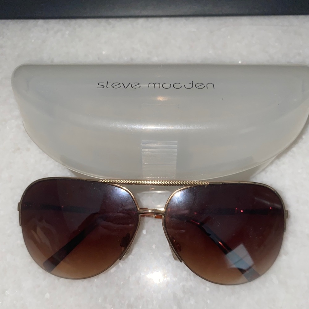 Steve Madden Aviator sunglasses